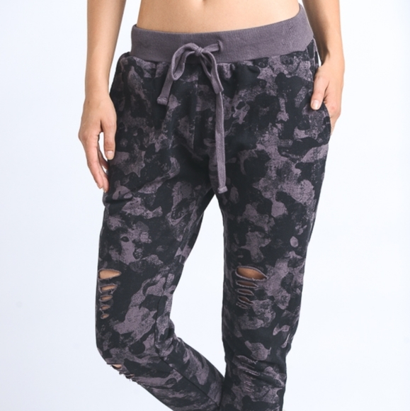 Camo Distressed Joggers - Picture 2 of 3